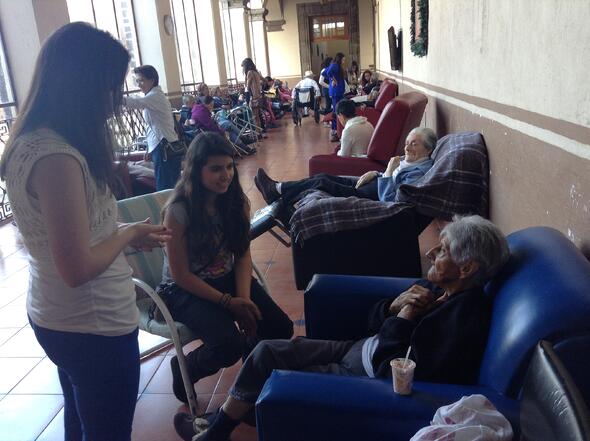 visita_asilo2-mejores_colegios_de_mexico